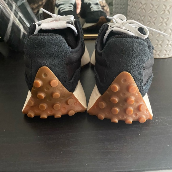 New Balance 327 Black and White Athletic Shoes - Picture 3 of 11